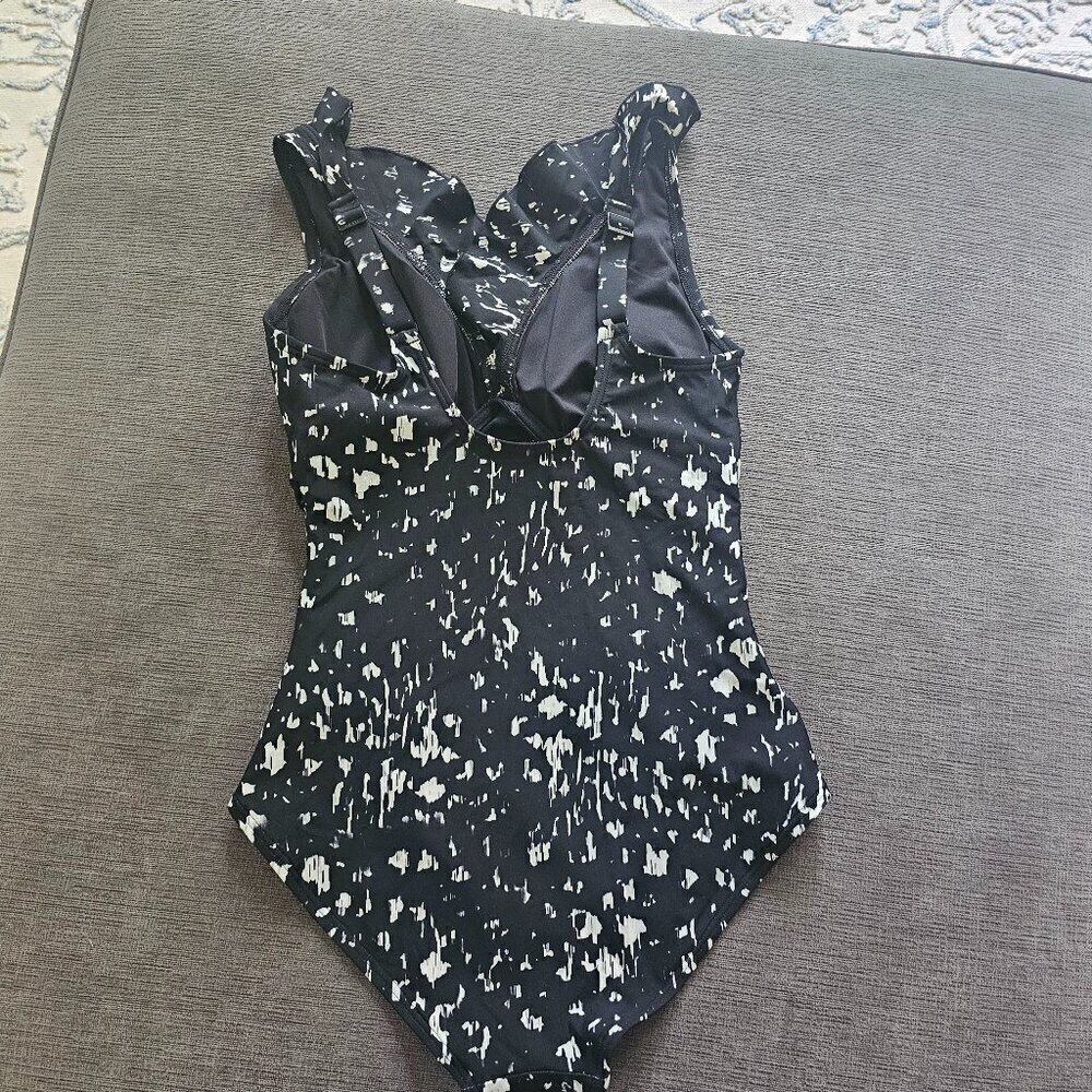 DKNY Women's Black Ruffled V- Neck One-piece Swimsuit Size Medium - Picture 5 of 14
